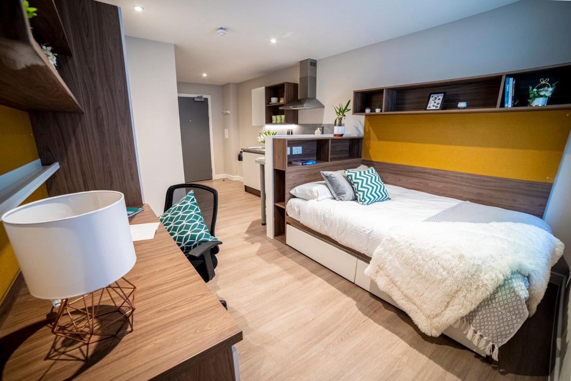 Stylish Studio Accommodations With Kitchen At Brewer'S Court In Edinburg Exteriör bild